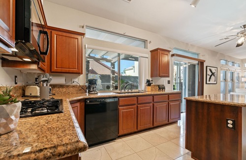 Green Valley House | LAS VEGAS LUXURY HOME, 5 BDRP, POOL W/HEATER, BBQ, GAMES