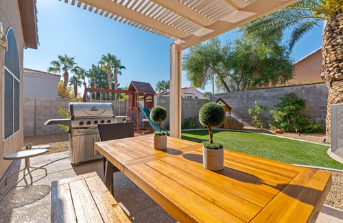 Green Valley House | LAS VEGAS LUXURY HOME, 5 BDRP, POOL W/HEATER, BBQ, GAMES