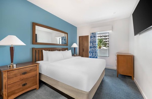 Enterprise Hotel | Las Vegas Retreat with Free Parking and Onsite Pool Near Airport | 2 Units