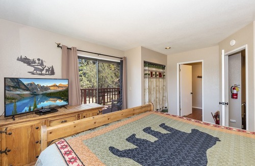 Upper Moonridge House | Lazy Bear Lodge by Destination Big Bear : Affordable! Near Slopes! Pool Table! BBQ! Wood Burning Fireplace!