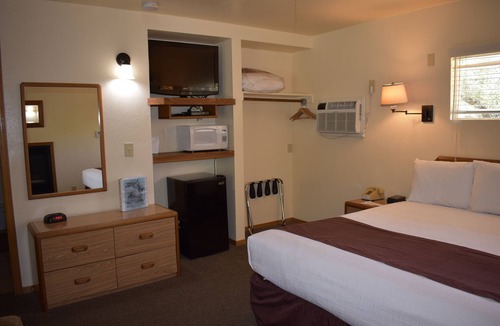 Three Rivers Hotel | Lazy J Ranch Motel