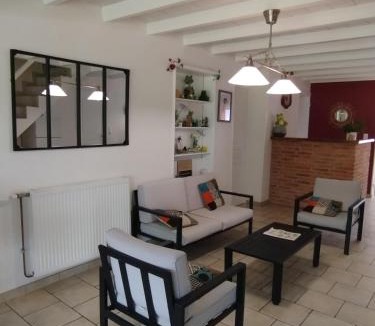 Chamblanc Bed & Breakfast | Le champ Vert