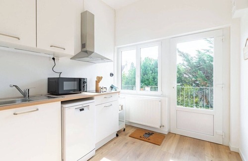 Maladiere Apartment | Le Pascal - Bright & Stylish 3-Bedroom Flat