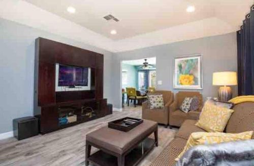 Green Valley House | Lelanie heated pool hot tub house