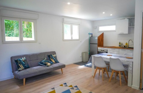 Darnetal House | Les Tilleuls, Gîte familial avec jardin et piscine partagés