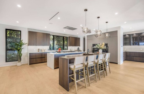 Sherman Oaks Villa | Levitt Lane - Contemporary Modern Two-Level Sherman Oaks Home