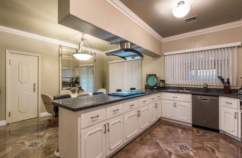 Sunrise Manor House | Limited Time Offer~ Book 3 nights get 4th night FREE. some restrictions apply.