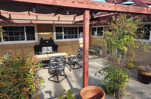 Kernville Cottage | Listen to the River run from the front deck in charming Kernville!