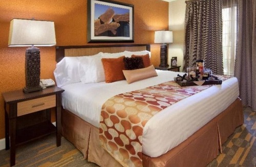 Las Vegas Hotel | Live the Villa Life | 5 Pools, Game Room, Full Kitchen & BBQ Grills