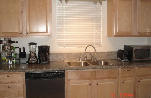 Hollywood House | LOCATION! LOCATION! House near Hollywood Walk of Fame & tourist attractions!