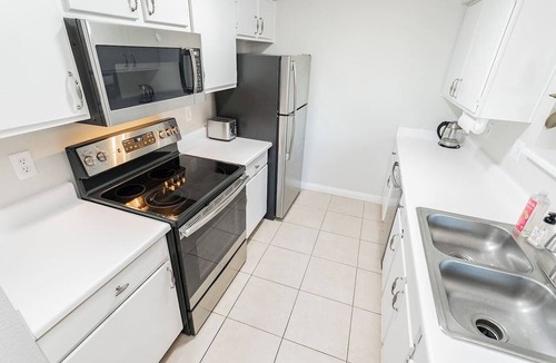 Spring Valley Apartment | LOCATION! Monthly Stay – Gated 1BR King Condo w/Workspace, Balcony & Wi-Fi