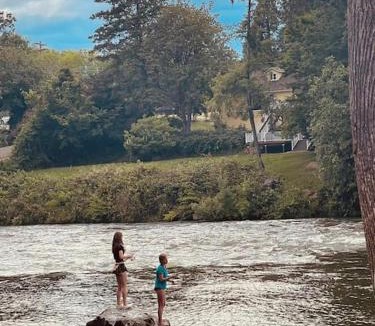 Fruitdale Apartment | Loft Cabin 3 - Rogue River Resort