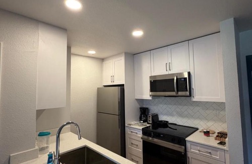 Mid-Wilshire Apartment | Loft residence in prime location