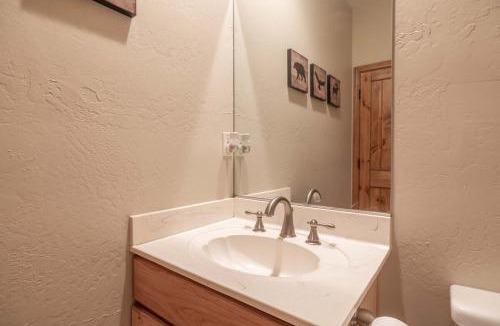 Summit Estates House | Log Haus Log cabin townhouse steps to the lake!