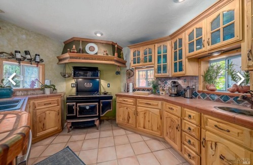 Redwood Valley House | Lovely 3-bedroom castle-get-away in Redwood Valley
