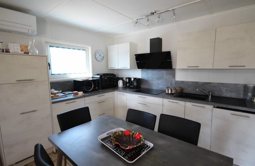 Portiragnes-Plage House | Lovely corner Villa with airco, 5 people, wifi, secured residence with pools (extra charge), 400.