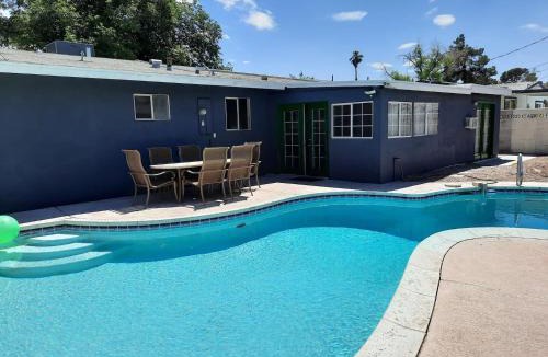 Rancho Oakey House | Lovely house with pool, near the strip!