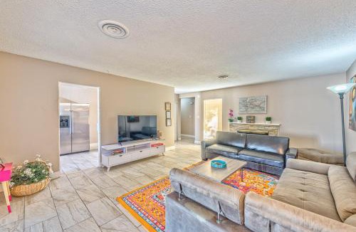 Rancho Oakey House | Lovely house with pool, near the strip!