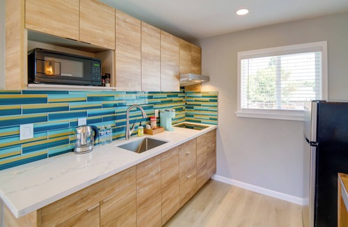 North Lakeport Apartment | Lovely Lakeport Retreat w/Smart TV: Walk to Pier!