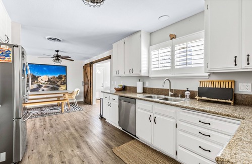 Yucca Valley House | Lucky Moon Retreat | JTree Oasis w/Hot Tub & Pool