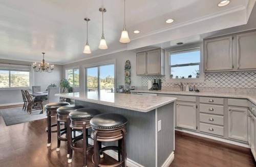 Prescott House | Luella House | Hilltop Views & Basketball