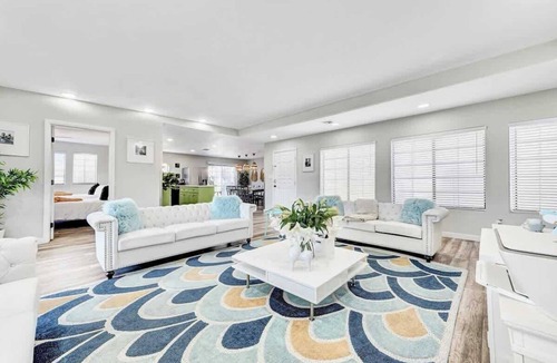 Spring Valley Villa | LUX 7BA/5BA Oasis w/Heated Pool & Spa +huge garden