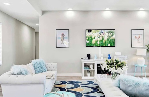 Spring Valley Villa | LUX 7BA/5BA Oasis w/Heated Pool & Spa +huge garden
