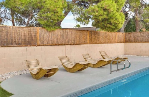Paradise House | LUX 7BR/3BA Villa w/pool, spa and big yard