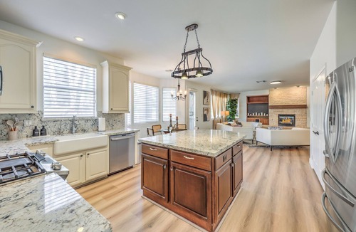 Green Valley House | Lux Pool Villa in Green Valley Ranch with Jacuzzi