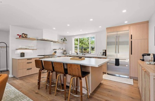Geyserville House | Lux Wine Country Oasis with Hot Tub - Wine Tastings Included