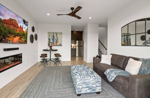 Sedona House | Luxe 4BR Entertainment Hub w/Infinity Pool & Spa