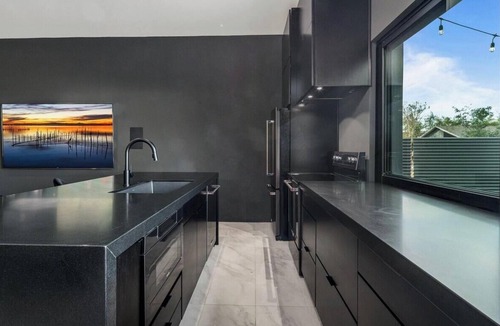 Coronado House | Luxe Estate with Guest House & Heated Pool & Firepit, & Rooftop Terrace near DT