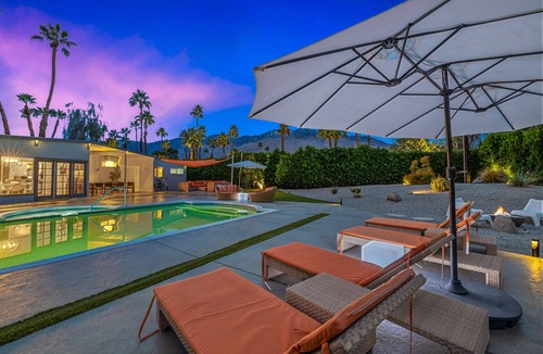 Sunmor House | Luxe Midcentury Outdoor Oasis. Saltwater Pool. Gym. Fire Pit. Pet Friendly.