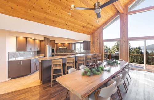 Ironwood Estates Villa | Luxe Mountain Resort Escape - Exclusive 360° Lake Views