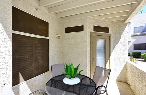 Central Scottsdale Condo | Luxe New Condo in Scottsdale! Minutes from Mayo Clinic , Golf, Major Events!