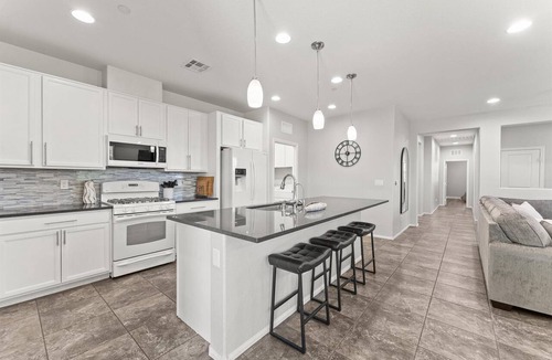 Highland Hills House | Luxe Sunset Retreat