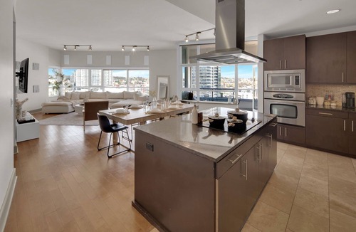 East Village Apartment | Luxurious 2BR/2BA High-Rise in East Village – Walk to Petco Park & Gaslamp