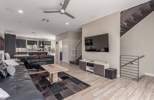 Arts District House | Luxurious and spacious 2-bedroom townhouse in the heart of Scottsdale