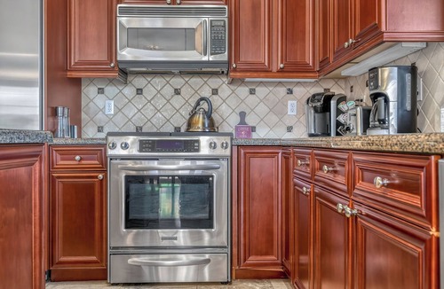Lake Las Vegas Condo | Luxurious condo by the pool and golf courses in the V at Lake Las Vegas