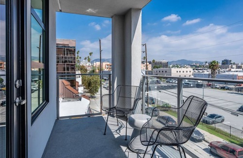 Hollywood Condo | Luxurious Extended Stays in West Hollywood – Resort Living Meets City Glam!