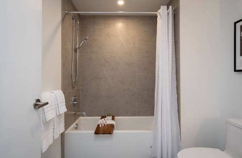Hollywood Condo | Luxurious Extended Stays in West Hollywood – Resort Living Meets City Glam!