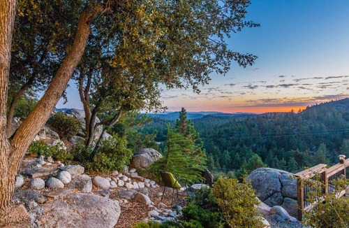 Idyllwild House | Luxurious Home With Spectacular Views, Spa & Ping Pong Table