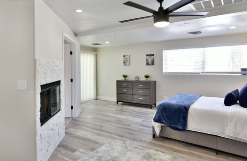 Las Vegas House | Luxurious Paradise in Vegas W/ Private Pool & Spa