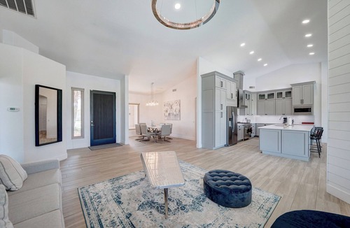 Chandler House | Luxurious Waterfront with a Heated Pool