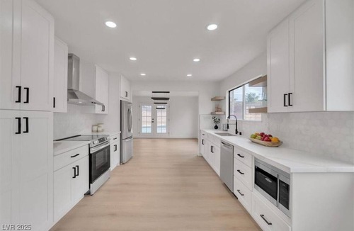 Green Valley North House | Luxuriously furnished modern 4 bdrm mansion in quiet Henderson