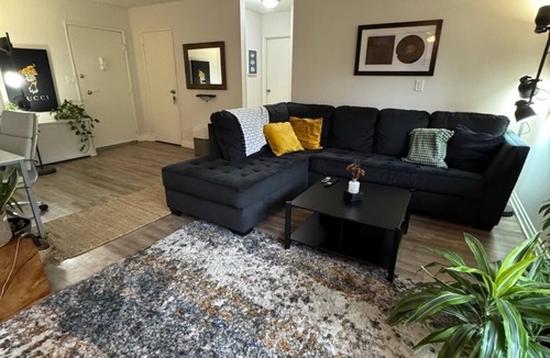 Hollywood Hills Apartment | Luxury 1 bedroom vacation Apartment heart of Hollywood/Runyon Canyon
