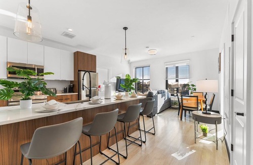 Everett Apartment | Luxury 2bd/2ba in Everett rw76