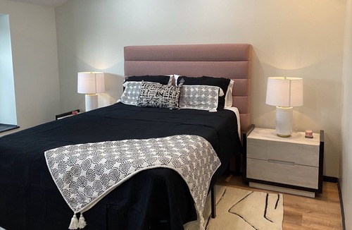 Ladera Heights House | Luxury 3+3 with Spacious Yard w/ Car + Chef option