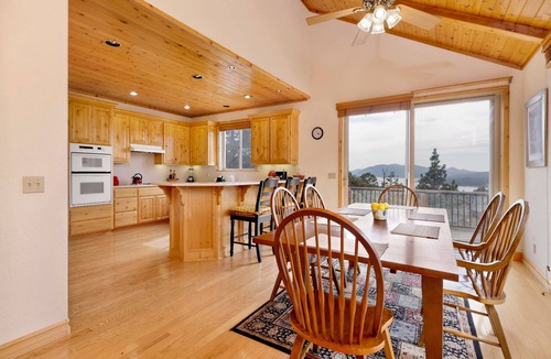Castle Glen Estates Cabin | Luxury 3BR/3BA Castle Glen Chalet: Large Sun Deck, Gas BBQ & Private Yard