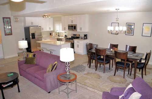 Green Valley North House | Luxury 4 BR Home/King Bed/Spa/BBQ & Games ~ Minutes to the Strip